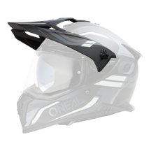 El Casco O'NEAL Visor A-SRS SPIKE es un casco de motocross negro mate y gris con detalles geométricos blancos, una visera transparente y el logotipo O'NEAL en el lateral, que destaca sobre un fondo negro.