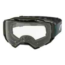 Die O'NEAL B-22 Goggle COVERT von O'NEAL zeichnet sich durch ein klares, rahmenloses Design mit schwarzem und dunkelgrünem, verstellbarem Band, einer breiten, transparenten Scheibe zum Schutz der Augen und einer ergonomischen Passform aus - ideal für den MTB- oder Skisport.