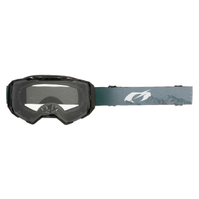 Die O'NEAL B-22 Goggle COVERT ist eine schwarze Ski- oder Snowboardbrille mit klaren Gläsern, ergonomischer Passform und einem verstellbaren Band mit einer Berggrafik und weißem O'NEAL-Logo auf blaugrauem Grund.