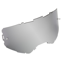 Das O'NEAL B-22 & B-33 Goggle Ersatzglas mit Tear Off Pins ist ein klares, gewölbtes Visier mit Befestigungspunkten und einer verspiegelten Oberfläche, das für die Verwendung mit O'NEAL-Helmen entwickelt wurde.