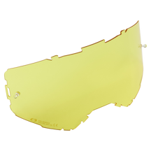 Die O'NEAL B-22 & B-33 Goggle Ersatzscheibe mit Tear Off Pins ist eine gebogene, gelb getönte Ersatzscheibe mit ausgeschnittenen Kanten und zwei seitlichen Befestigungspunkten.
