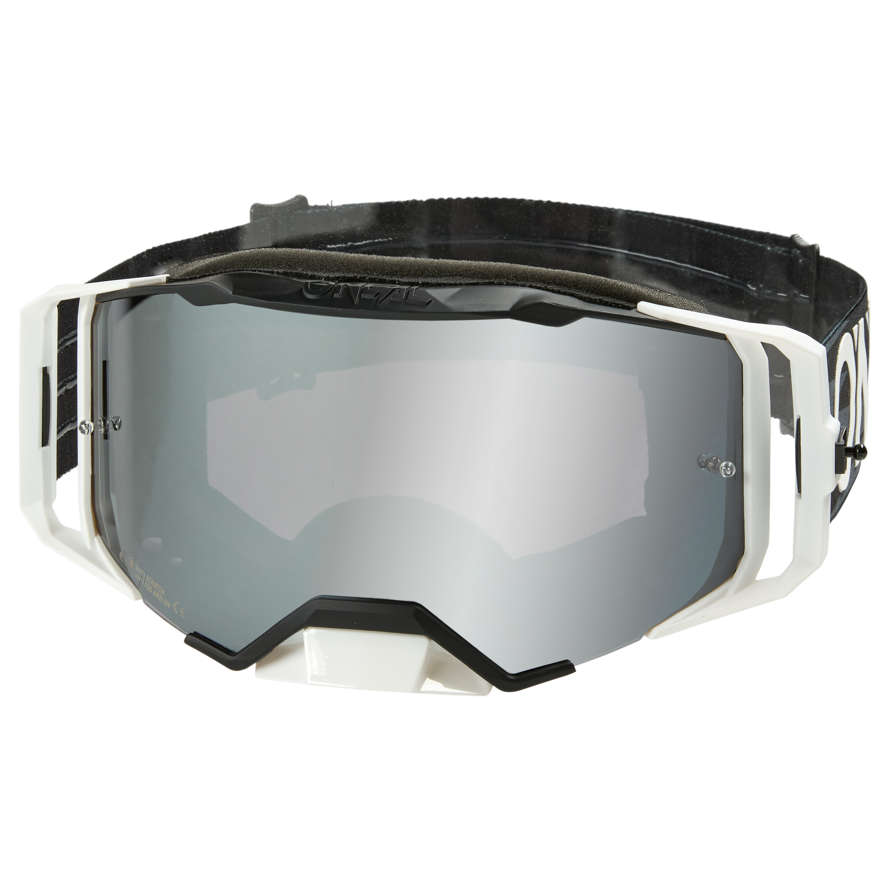 Le masque O'NEAL B-33 ICTUS dispose d'un cadre blanc élégant, d'une bande noire, de grands verres incurvés et d'une protection solide pour le nez - parfait pour les sports de plein air ou les sports extrêmes comme le VTT.
