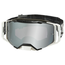 Las Gafas ICTUS O'NEAL B-33 tienen una elegante montura blanca, una correa negra, grandes lentes curvadas y un robusto protector nasal: perfectas para deportes al aire libre o extremos, como el ciclismo de montaña.