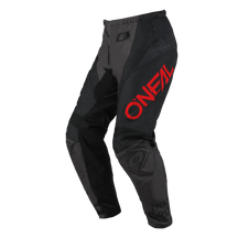 Die O'NEAL ELEMENT Hose Kinder RACEWEAR ist eine schwarze Motocross-Hose mit rotem Logo auf dem rechten Oberschenkel, verstärkten Einsätzen und Mesh-Belüftungsbereichen, abgebildet auf einem weißen Hintergrund.