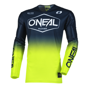 El maillot O'NEAL Mayhem Jersey Hexx es un maillot de motocross de manga larga y alto rendimiento, con un degradado de colores negro y amarillo y la marca O'NEAL en blanco en el pecho, las mangas y el cuello, para un estilo y una funcionalidad excepcionales.