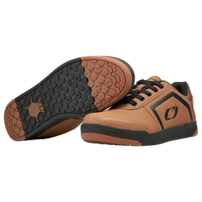 A pair of O'NEAL PINNED FLAT pedal shoes by O'NEAL in brown and black, one upright and one tilted to highlight the hexagonal profile for better grip on flat pedals; with black laces and a stylized leaf logo on the side.