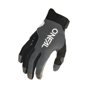 Der O'NEAL REVOLUTION Nanofront Handschuh ist ein schwarz-grauer Radfahr- oder Motocross-Handschuh mit weißem O'NEAL-Logo, Klettverschluss und verstärkten Fingerspitzen, abgebildet auf einem einfarbigen Untergrund.