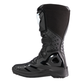 La bota O'NEAL RSX es una bota de motocross negra con inserciones brillantes y mates, zonas reforzadas, tacos decorativos y la marca "O'NEAL MX". Su caña alta y su suela robusta proporcionan una protección y un agarre excelentes.