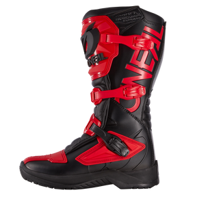 La bota O'NEAL RSX es una bota de motocross negra y roja con hebillas protectoras, la llamativa marca O'NEAL, una suela robusta y zonas reforzadas para mayor protección.