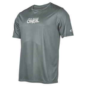El maillot O'NEAL Slickrock STATIC es un maillot gris de manga corta para bicicleta de montaña, con escote redondo, logotipo O'NEAL blanco en el pecho y logotipo pequeño en las mangas. Experimenta la calidad y la comodidad, mostradas sobre un fondo blanco liso.
