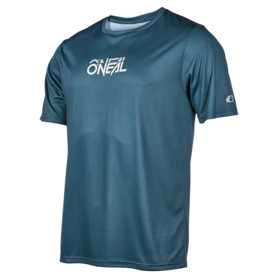 El maillot O'NEAL Slickrock STATIC es un maillot de ciclismo de montaña de manga corta de color verde azulado con el logotipo O'NEAL blanco en el pecho y un pequeño logotipo en la manga, que combina calidad y comodidad sobre un fondo liso.