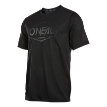 Das O'NEAL VAULT Jersey ist ein schwarzes, kurzärmeliges Mountainbike-Trikot mit einem dezenten, dunklen "O'NEAL ENJOY RIDE"-Logo auf der Brust. Es ist aus atmungsaktivem, komfortablem Material gefertigt und zeigt sich auf einem einfarbigen Hintergrund.