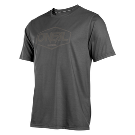 El maillot O'NEAL Vault es un sencillo maillot gris oscuro de manga corta para bicicleta de montaña con un discreto logotipo O'NEAL en el pecho. Ofrece comodidad de maillot transpirable sobre un fondo blanco.
