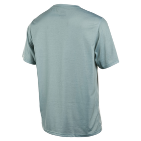 Das O'NEAL VAULT Jersey von O'NEAL ist von hinten in hellblau mit kurzen Ärmeln abgebildet. Es ist aus atmungsaktivem Jersey-Stoff gefertigt, hat eine lockere Passform, einen Rundhalsausschnitt, keine sichtbaren Logos oder Designs und einen transparenten Hintergrund.