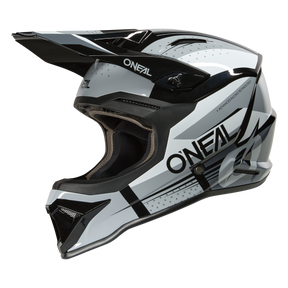 L'O'NEAL 1SRS Helmet RC è un casco da motocross bianco e nero con un design angolare, una visiera a punta, aperture di ventilazione e il marchio O'NEAL sul lato per un look moderno.