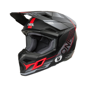 El casco O'NEAL 3SRS HAZE presenta un diseño elegante y anguloso en negro, gris y rojo (negro/gris/rojo), una visera, un interior acolchado y los distintivos logotipos O'NEAL en el lateral y la parte delantera.
