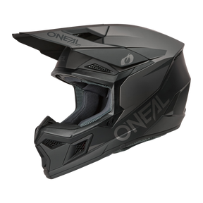 Il casco O'NEAL 3SRS Solid è un casco da motocross nero opaco con visiera, aperture di ventilazione, design aerodinamico e marchio O'NEAL sul lato.