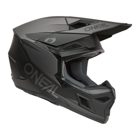 Il casco O'NEAL 3SRS Solid è un casco da motocross integrale di colore nero opaco con visiera, paradenti ventilato e il marchio O'NEAL sul lato e sulla visiera.