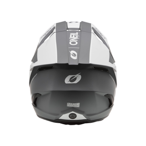 La parte posteriore dell'O'NEAL 3SRS Helmet Solid è disponibile in nero, grigio e bianco e presenta aperture di ventilazione, un logo O'NEAL centrale e un design aerodinamico ispirato al motocross.