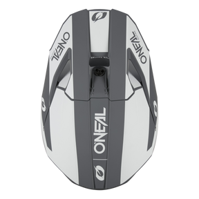 Vista dall'alto del casco O'NEAL 3SRS Solid in bianco e grigio, con l'accattivante marchio O'NEAL e il design geometrico - ideale per gli appassionati di motocross.