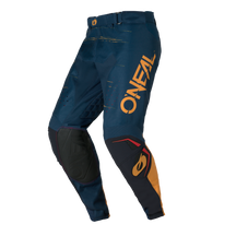 Los pantalones O'NEAL Hardwear SWIPE de O'NEAL en azul marino/mandarina tienen las rodillas reforzadas, un diseño deportivo y la llamativa marca "ONEAL" en el muslo izquierdo.