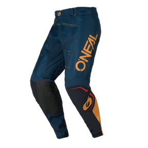 Los pantalones O'NEAL Hardwear SWIPE de O'NEAL en azul marino/mandarina tienen las rodillas reforzadas, un diseño deportivo y la llamativa marca "ONEAL" en el muslo izquierdo.
