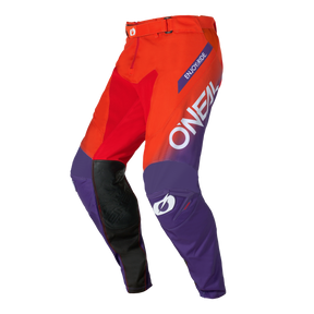 Los pantalones de motocross O'NEAL Mayhem Pantalones Hexx de O'NEAL vienen en rojo brillante, morado y negro con "O'NEAL" en blanco verticalmente y "ENJOY RIDE" en la cintura. Estos pantalones transpirables tienen las rodillas reforzadas para una mayor durabilidad.