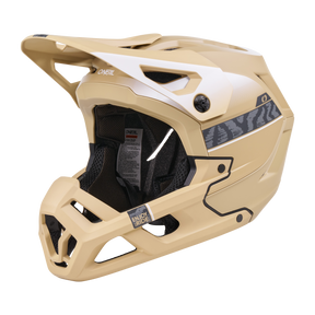 El casco O'NEAL SL1 TERRA es un casco integral de motocross de color arena con rayas de tigre negras y plateadas, acolchado interior negro y múltiples aberturas de ventilación. Las letras "O'NEAL" son claramente visibles en el lateral y garantizan estilo y reconocimiento.