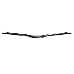 Le guidon VTT AZONIC AGILE 780mm a des marques blanches sur les poignées et un graphique argenté sur le côté droit qui se détache d'un fond noir simple.