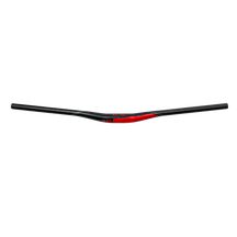Der AZONIC FLOW FAT35 Lenker 785mm ist ein breiter schwarzer Mountainbike-Lenker mit rotem und schwarzem Mittelteil, abgebildet auf weißem Hintergrund.