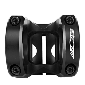 Nahaufnahme des AZONIC THE ROCK, eines schwarzen Fahrradvorbaus aus Metall mit vier Schraubenlöchern und AZONIC-Branding, der zur Befestigung des Lenkers am Lenkrohr des Fahrrads dient.