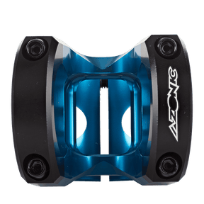 Eine Nahaufnahme des blau-schwarzen Fahrradvorbaus AZONIC THE ROCK von AZONIC mit vier Schrauben, der Frontblende und dem Logo auf der rechten Seite. Das Bild hat einen transparenten Hintergrund.
