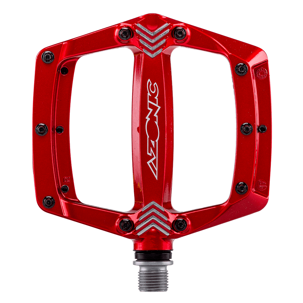 El pedal AZONIC AMERICANA de AZONIC tiene una plataforma ancha y plana de color rojo con varias clavijas de agarre y un eje plateado, que se muestra sobre un fondo transparente.