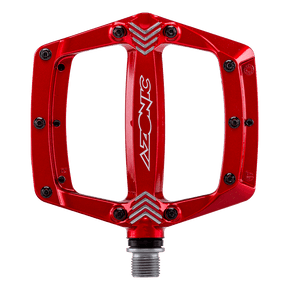 El pedal AZONIC AMERICANA de AZONIC tiene una plataforma ancha y plana de color rojo con varias clavijas de agarre y un eje plateado, que se muestra sobre un fondo transparente.