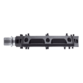 Vista lateral del pedal AZONIC BLAZE de AZONIC, un pedal de bicicleta negro con eje metálico, forma rectangular plana y varios pasadores de agarre en los bordes. Fondo transparente.