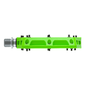 El pedal AZONIC BLAZE de AZONIC se muestra de lado en color verde brillante, con un eje metálico en el lado izquierdo y pequeñas patillas de agarre negras a lo largo de los bordes. Tiene un diseño de chasis abierto y ligero.