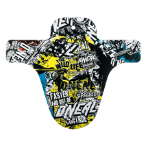 El guardabarros AZONIC SPLATTER WILD es un guardabarros de bicicleta de estilo graffiti con textos atrevidos, formas abstractas y motivos dinámicos en negro, blanco, amarillo y azul. Incluye frases como "AZONIC", "The Wild Life" y "Braap".