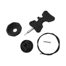 Das O'NEAL SESSION SPD Shoe Tensioner Kit 2018 enthält eine schwarze BOA-Skala, ein Spannwerkzeug, ein rundes Zahnrad, einen Spulendraht und eine Schraube - perfekt für den Austausch von Verschlussteilen an Ihren O'NEAL-Radschuhen.