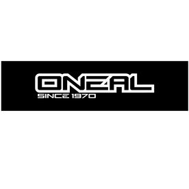 Das O'NEAL-Banner hat einen schwarzen Hintergrund mit "ONEAL" in fetten weißen Buchstaben über dem kleineren weißen Text "SINCE 1970".