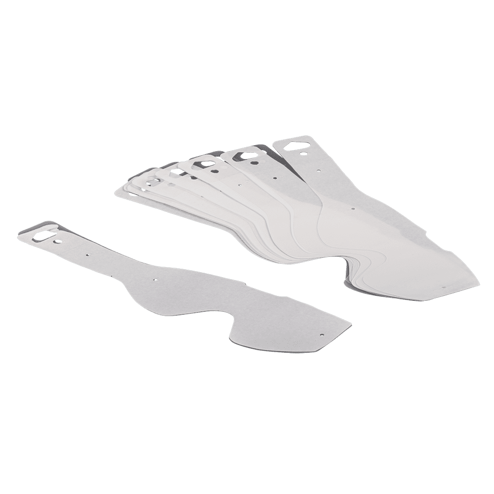 Ein aufgefächerter Stapel O'NEAL B1 Goggle Tear Off Pack mit klaren, konturierten Einwegblättern mit gestanzten Löchern, dargestellt auf einem einfarbigen Hintergrund.