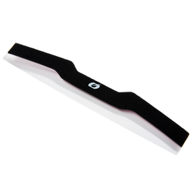 Le O'NEAL B-20 & B-30 Roll Off MUDFLAP est une raclette à fenêtre noire et blanche avec un design coudé et un logo O'NEAL blanc sur le dessus, isolé sur un fond blanc.