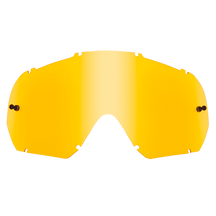 Die O'NEAL B-10 Goggle Spare Lens ist eine gelb getönte, gewölbte Ersatzscheibe für Sport- oder Motocrossbrillen von O'NEAL, die auf einem transparenten Hintergrund abgebildet ist.