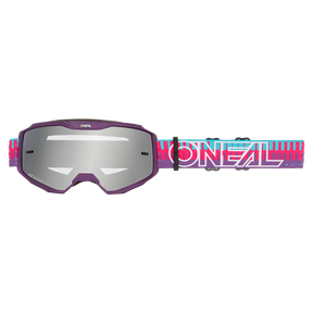 Die O'NEAL B-10 Youth Goggle STRIPED hat verspiegelte Gläser, ein verstellbares Band mit weißem O'NEAL-Logo und ist auf blauem und rosa Hintergrund abgebildet.