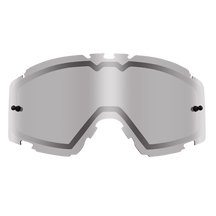 Die O'NEAL B-30 Goggle - Spare Double Lens ist eine silbern getönte, reflektierende Ersatzscheibe von O'NEAL mit gebogenen Rändern und zwei seitlichen Befestigungspunkten.