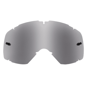 Die O'NEAL B-30 Youth Goggle Spare Lens ist eine einzelne, silbern getönte Ersatzscheibe von O'NEAL mit einem gebogenen Design und schwarzen Befestigungspunkten für Sport- oder Schutzbrillen.