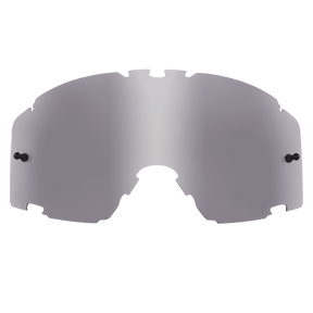 Die O'NEAL B-30 Goggle - Spare Lens ist eine einzelne gebogene, reflektierende Scheibe mit hellgrauer Tönung und mehreren Randausschnitten zur Befestigung, die für O'NEAL-Sportsonnenbrillen entwickelt wurde. Abgebildet vor einem transparenten Hintergrund.