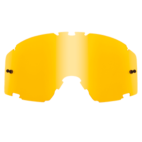 O'NEAL B-30 Goggle Ersatzglas: gelb getöntes, gewölbtes Ersatzglas mit Befestigungsausschnitten für Sport- oder Fahrradsonnenbrillen, abgebildet auf transparentem Hintergrund.