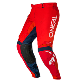 Los pantalones de motocross O'NEAL Prodigy FIVE FIVE FADE de O'NEAL vienen en rojo/naranja/azul marino con la marca en blanco. Incorporan rodilleras, un diseño perforado, una cintura segura y costuras detalladas para combinar estilo y funcionalidad.