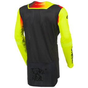 La maglia O'NEAL Prodigy FIVE SIX di O'NEAL Europe ha maniche lunghe di colore giallo brillante, accenti rosso-arancio sulle spalle, un retro nero con il logo O'Neal e una grafica a forma di orso ed è realizzata in materiale traspirante per un elevato comfort.