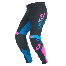 Pantalón O'NEAL Prodigy Negro/Rosa Neón FIVE SIX de O'NEAL Europe, con llamativos detalles del logotipo: el pantalón de motocross ideal para la colección de pantalones de todo piloto de MX. Se muestra sobre fondo blanco.